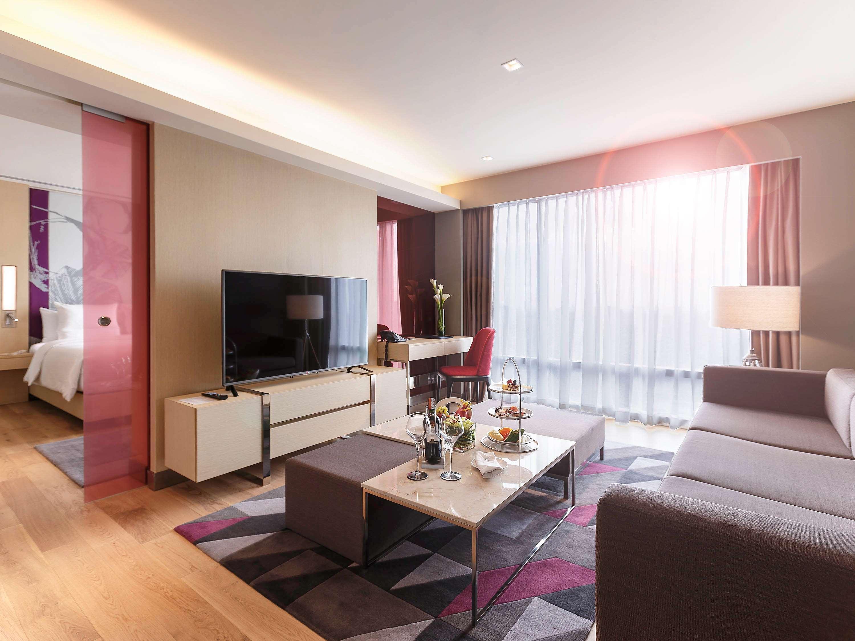 Novotel Manila Araneta City Hotel Quezon City Exteriör bild
