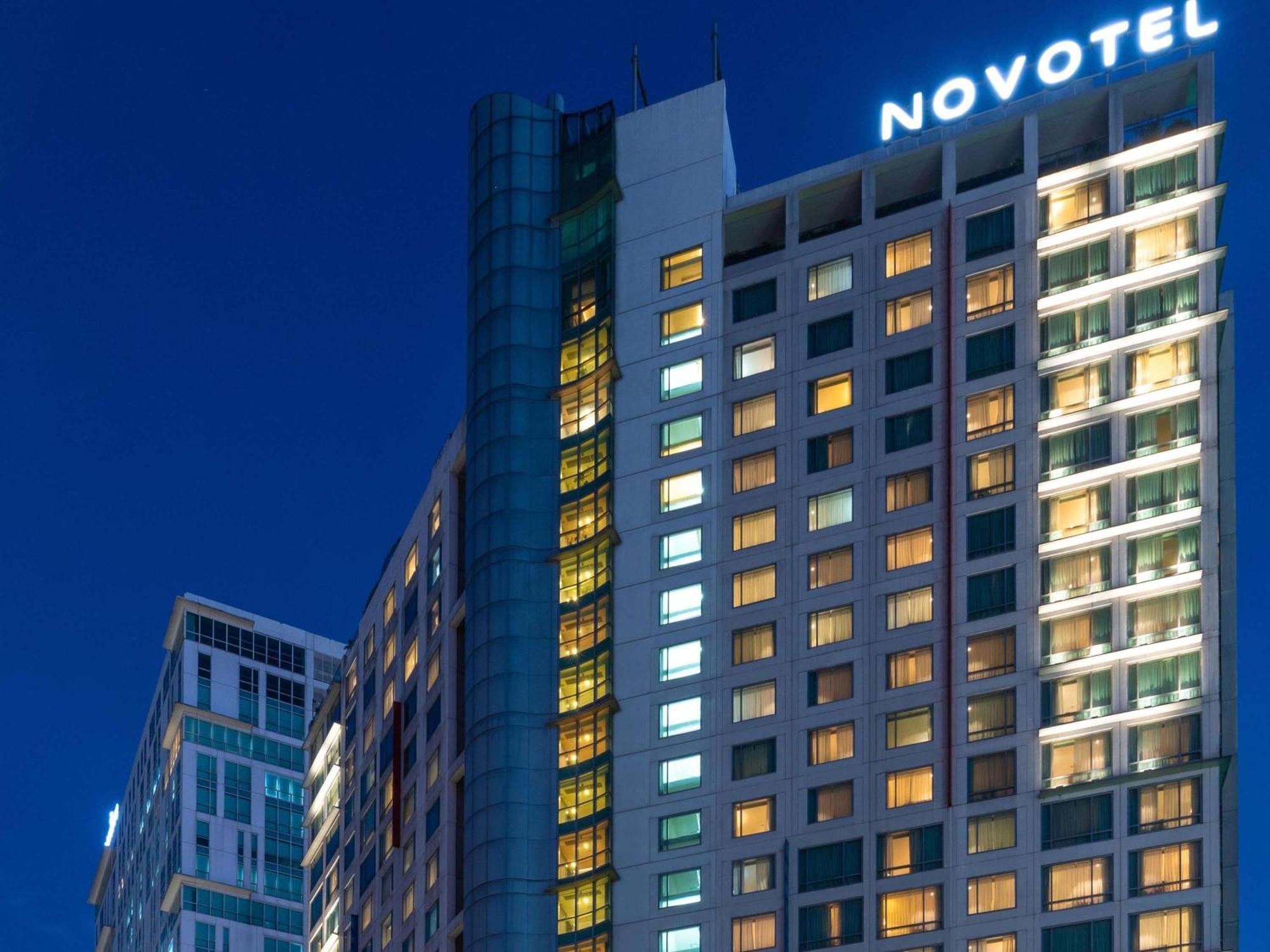 Novotel Manila Araneta City Hotel Quezon City Exteriör bild