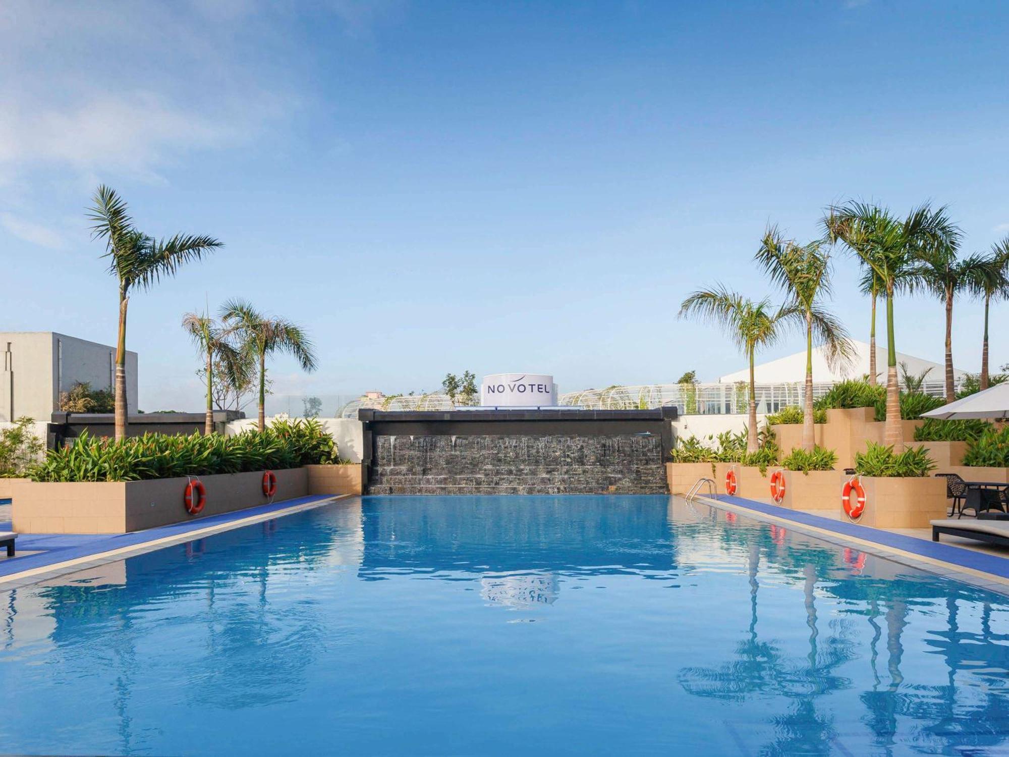 Novotel Manila Araneta City Hotel Quezon City Exteriör bild