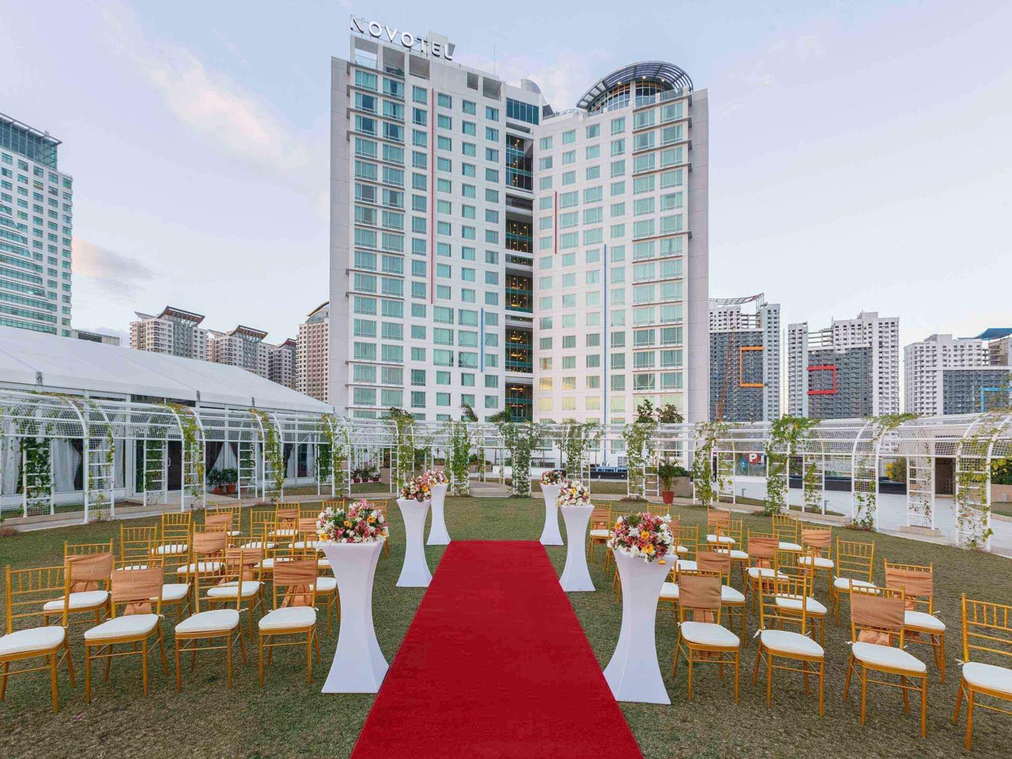 Novotel Manila Araneta City Hotel Quezon City Exteriör bild
