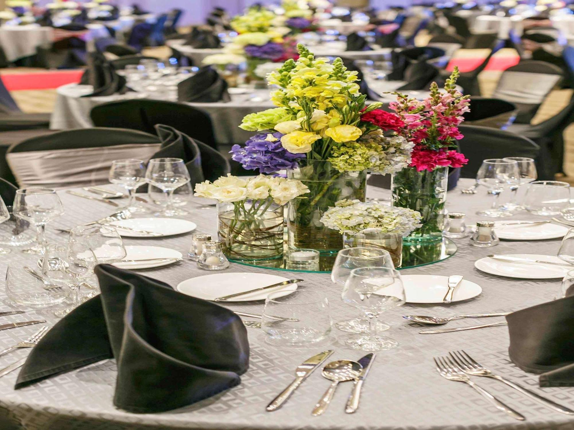 Novotel Manila Araneta City Hotel Quezon City Exteriör bild
