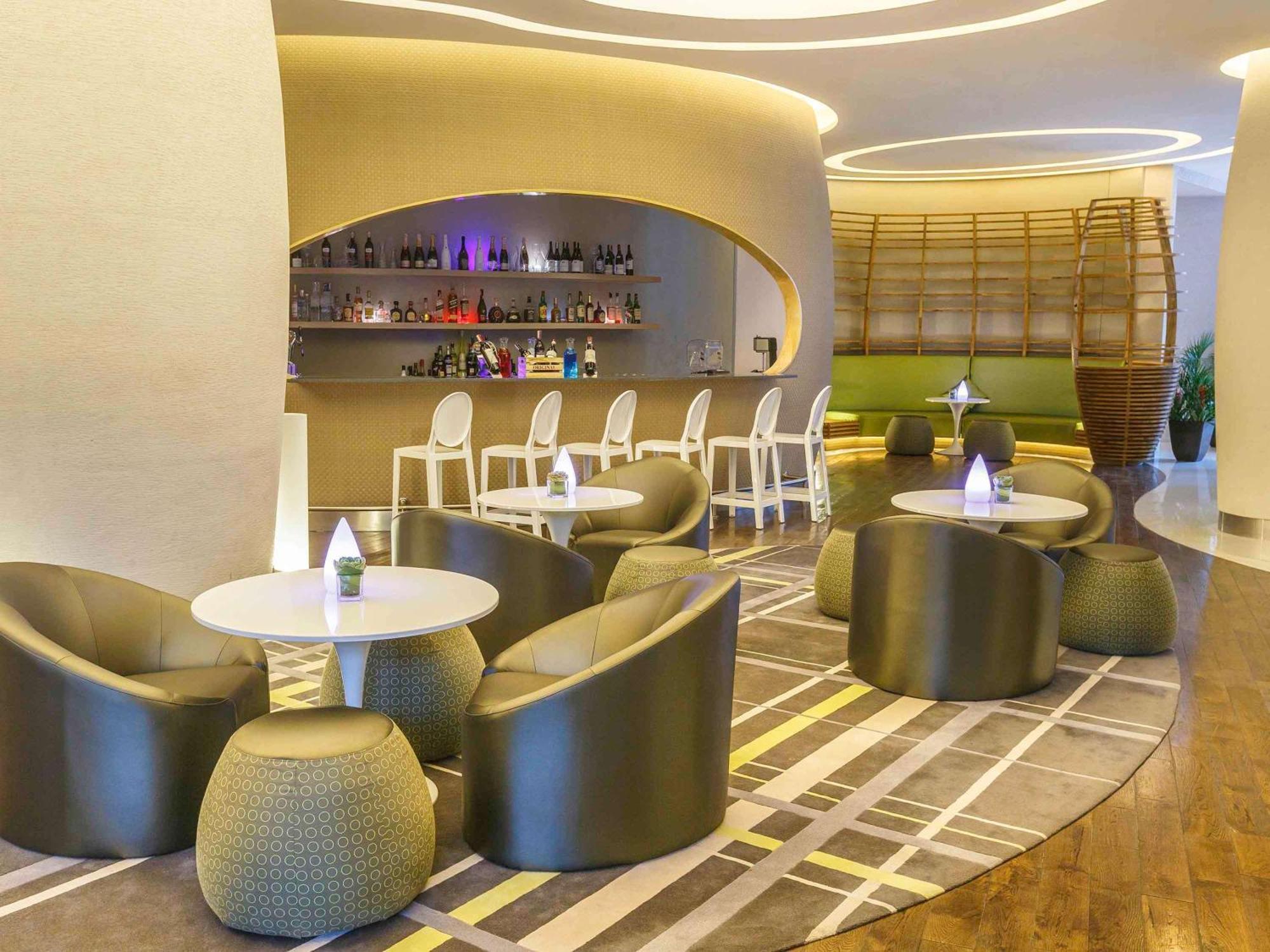 Novotel Manila Araneta City Hotel Quezon City Exteriör bild