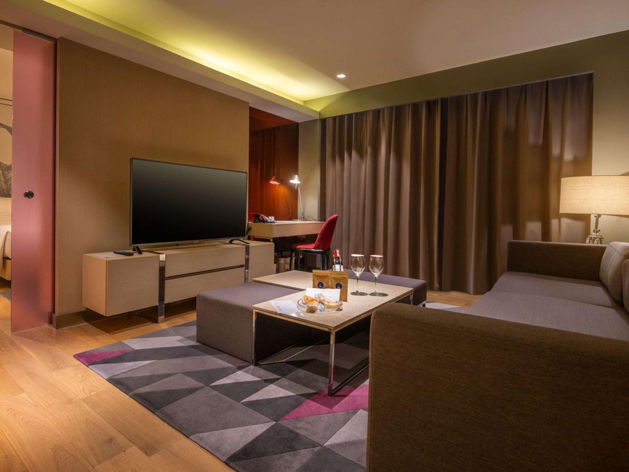 Novotel Manila Araneta City Hotel Quezon City Exteriör bild
