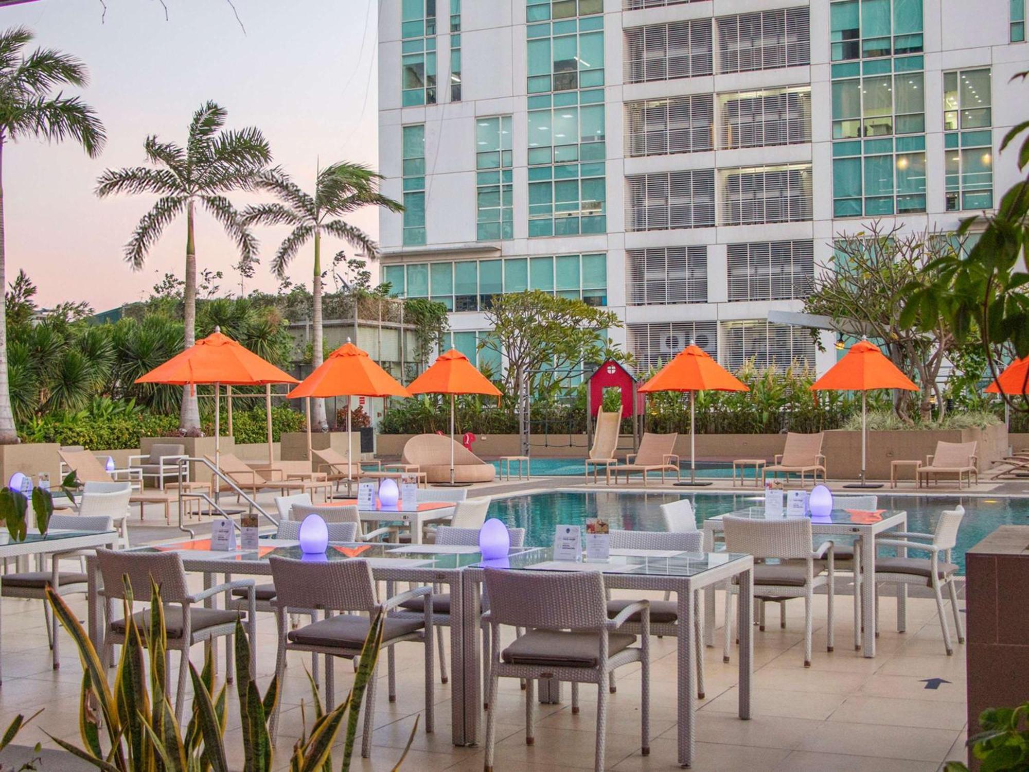 Novotel Manila Araneta City Hotel Quezon City Exteriör bild