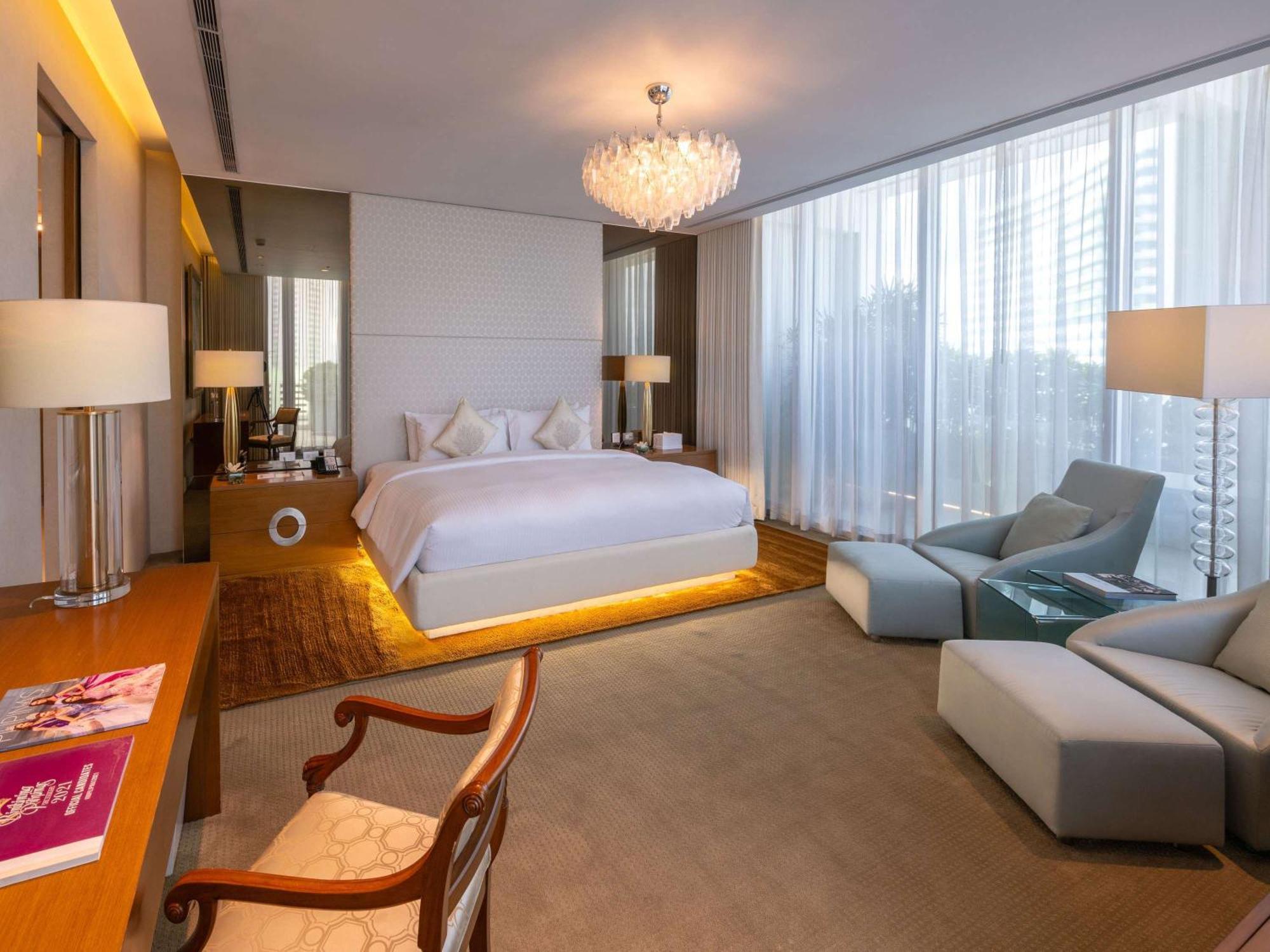 Novotel Manila Araneta City Hotel Quezon City Exteriör bild